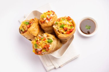 Kutchi Cone Chaat Hindistan 'dan popüler bir parti aperatifi.