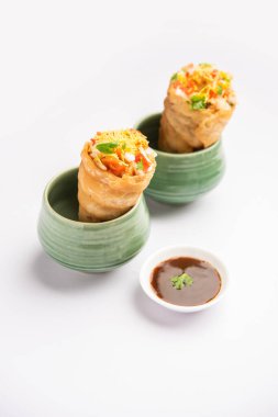 Kutchi Cone Chaat Hindistan 'dan popüler bir parti aperatifi.