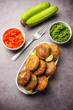 Çiğ muz pirzolası da muz ya da kacche kele ki tikki ya da köfte olarak adlandırılır.