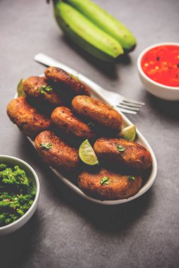 Çiğ muz pirzolası da muz ya da kacche kele ki tikki ya da köfte olarak adlandırılır.