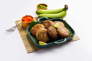 Çiğ muz pirzolası da muz ya da kacche kele ki tikki ya da köfte olarak adlandırılır.