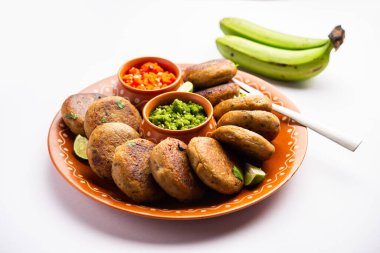 Çiğ muz pirzolası da muz ya da kacche kele ki tikki ya da köfte olarak adlandırılır.