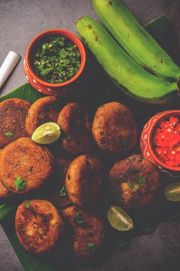 Çiğ muz pirzolası da muz ya da kacche kele ki tikki ya da köfte olarak adlandırılır.