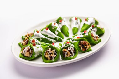 Kaju Gulkand Paan Mithai barfi - Hint tatlısı veya tatlı tabakta servis edilir