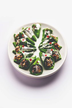 Kaju Gulkand Paan Mithai barfi - Hint tatlısı veya tatlı tabakta servis edilir