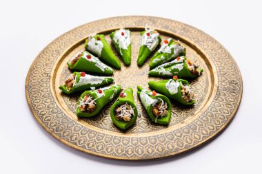 Kaju Gulkand Paan Mithai barfi - Hint tatlısı veya tatlı tabakta servis edilir