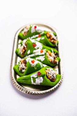 Kaju Gulkand Paan Mithai barfi - Hint tatlısı veya tatlı tabakta servis edilir