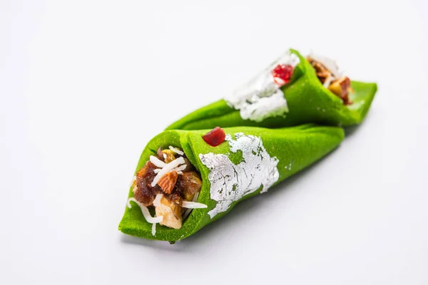 Kaju Gulkand Paan Mithai Barfi Indiskt Sött Eller Dessert Serveras — Stockfoto