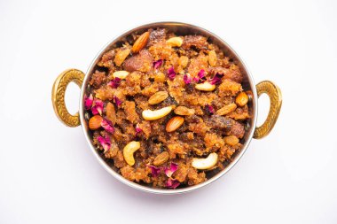 Halva, sheera, puding ya da suji de Hindistan 'dan gelen tatlı bir yemektir.