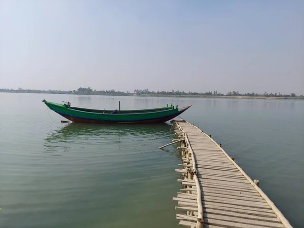 Grünes Boot Für Die Flusspolizei Mit Einem Handgefertigten Jeti Sundarban — Stockfoto