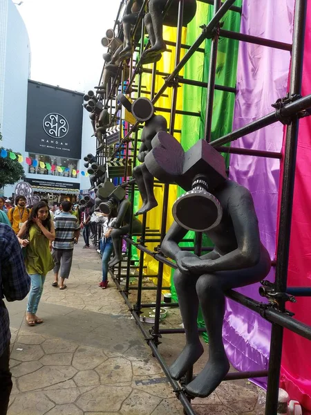 Kalküta, Batı Bengal, Hindistan, 1 Mayıs 2022: Nanda kampüsündeki Kolkata uluslararası film festivali dekorasyonu ve Nanda konferans salonu geçmişi olan görüntü yönetmeni modelleri.