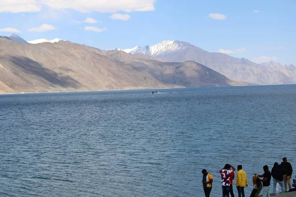 Leh, Ladhak, Kashmir4 Haziran 2022: Pangong taso Gölü Hindistan ve Çin sınırında yer almaktadır