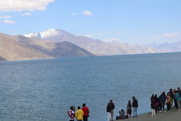 Leh, Ladhak, Kashmir4 Haziran 2022: Pangong taso Gölü Hindistan ve Çin sınırında yer almaktadır