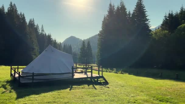 Rear View White Glamping Tent Wooden Deck Green Meadow Surrounded — 图库视频影像