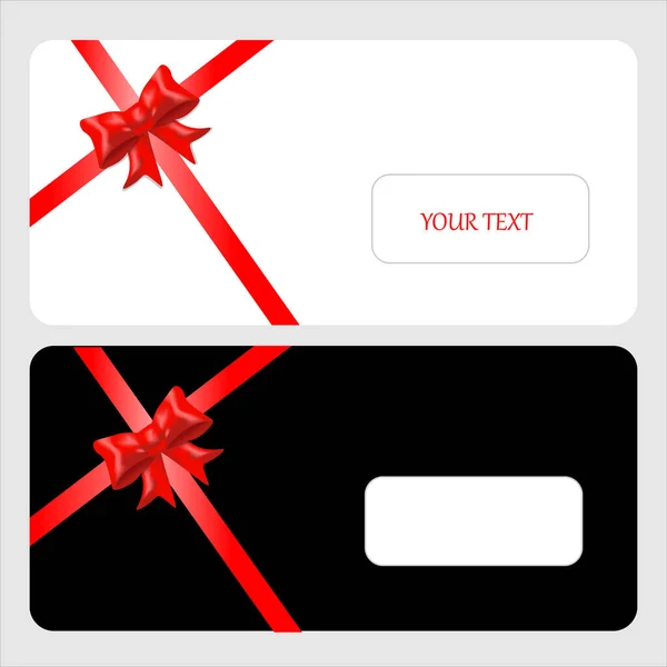 İki hediye kartı seti, kırmızı yay ve kurdeleli beyaz ve siyah kart. Davetiye, kredi veya indirimli kart tasarımı için vektör şablonu..