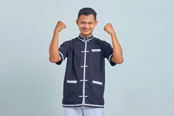 Porträtt Stilig Asiatisk Idrottsman Bär Kimono Öva Karate Isolerad Över — Stockfoto