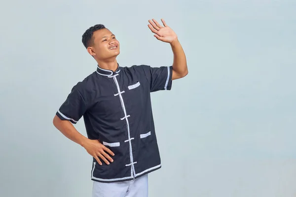 Porträtt Smide Asiatisk Ung Man Bär Taekwondo Kimono Gör Viftande — Stockfoto