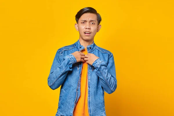 Ben Het Portret Van Knappe Aziatische Jongeman Wijzend Naar Zichzelf — Stockfoto