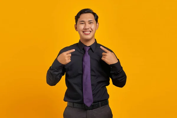 Portrait Smiling Young Asian Businessman Pointing Herself Proud Yellow Background — Stock Photo, Image