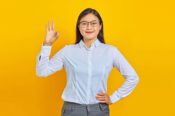 Portrait Beautiful Smilling Young Business Woman Confident Face Making Okay — Stock Photo, Image