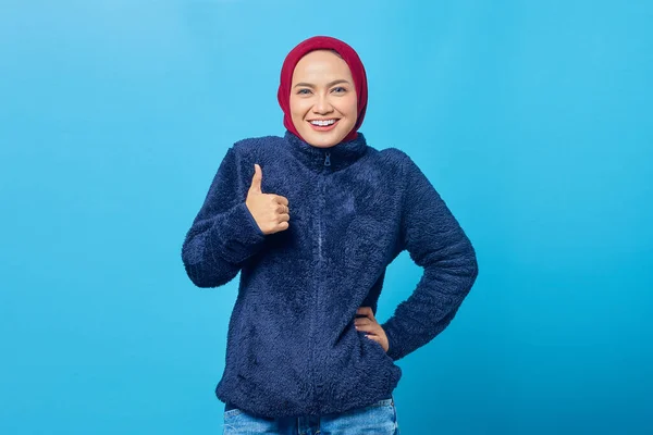 Smiling Young Asian Woman Showing Approval Thumb Gesture Blue Background — Stock Photo, Image