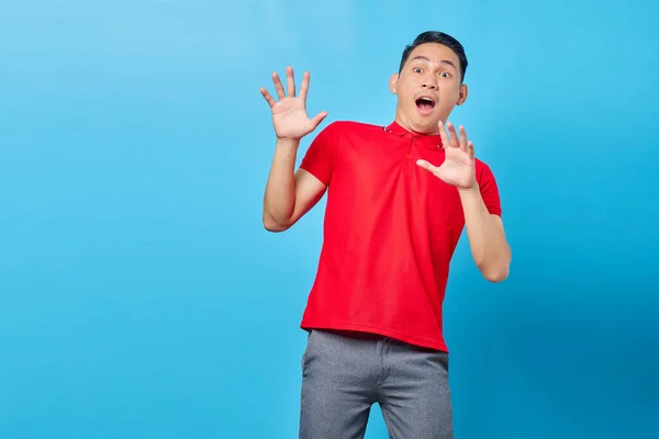 Retrato Joven Asiático Guapo Mirando Espacio Copia Con Expresión Sorprendida — Foto de Stock