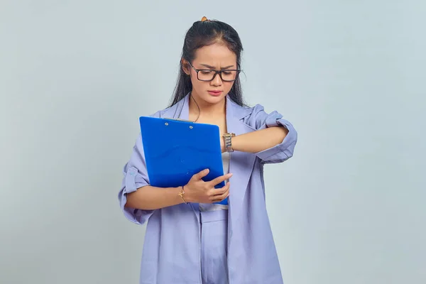 Portrait Young Asian Woman Checking Time Watch Holding Clipboard Isolated — Stock Photo, Image