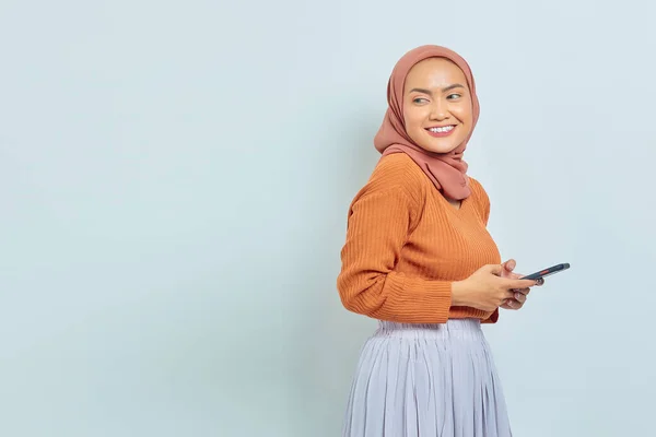 Portrait Cheerful Young Asian Muslim Woman Brown Sweater Hijab Using — Stock Photo, Image