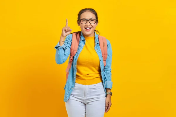 Leende Ung Asiatisk Kvinna Student Denim Outfit Med Ryggsäck Har — Stockfoto