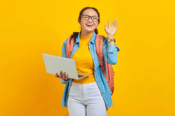 Portrait Smiling Young Asian Woman Student Casual Clothes Backpack Using — Stock Photo, Image