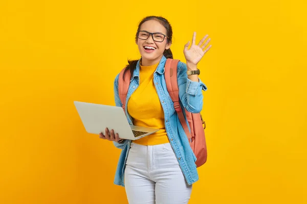 Porträtt Glad Ung Asiatisk Kvinna Student Casual Kläder Med Ryggsäck — Stockfoto