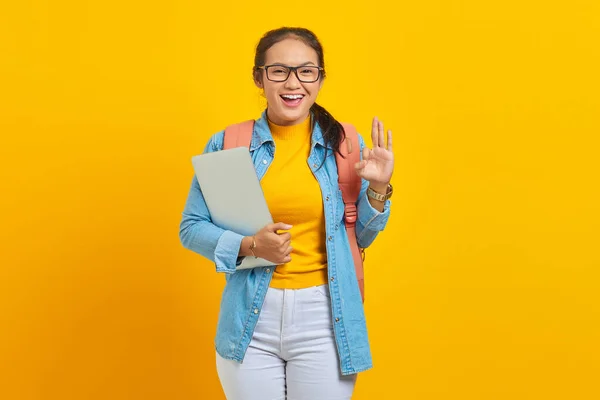 Porträtt Glad Ung Asiatisk Kvinna Student Casual Kläder Med Ryggsäck — Stockfoto