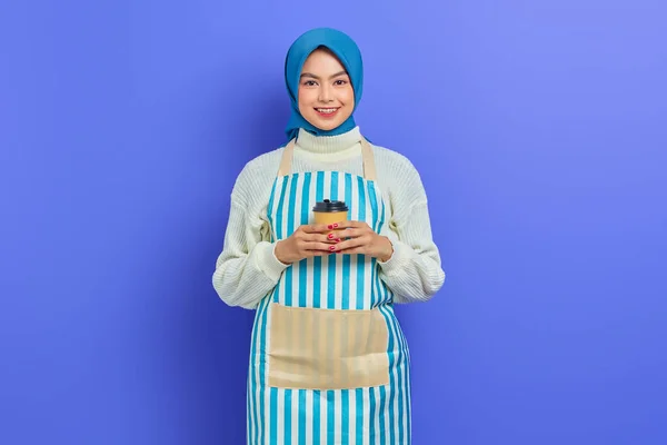 Sorridente Giovane Donna Musulmana Asiatica Sulla Ventina Indossa Hijab Grembiule — Foto Stock