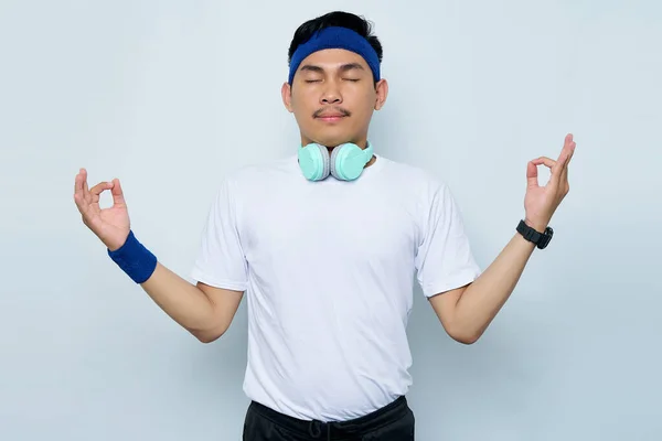 Retrato Jovem Asiático Desportivo Homem Azul Headband Branco Shirt Com — Fotografia de Stock