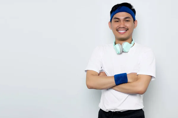 Retrato Sorrir Jovem Desportista Asiático Cabeça Azul Sportswear Shirt Branca — Fotografia de Stock