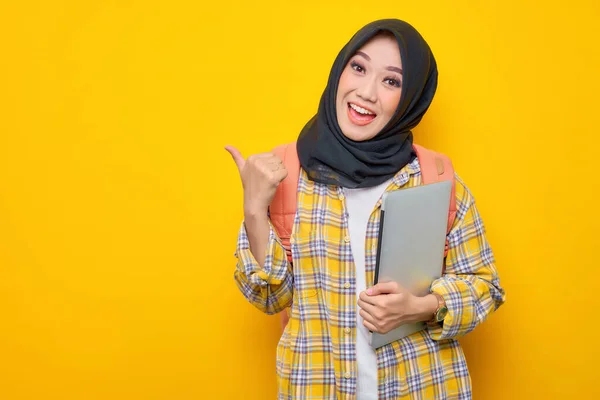 Cheerful Young Asian Muslim Woman Student Plaid Shirt Backpack Hold — ストック写真