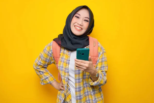 Cheerful Young Asian Muslim Woman Student Plaid Shirt Backpack Using — ストック写真