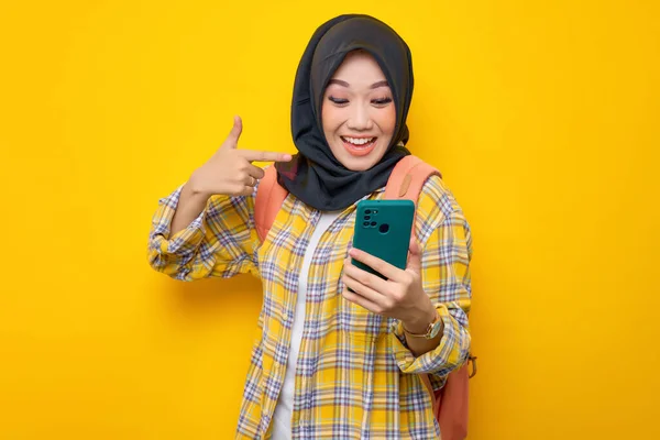 Excited Young Asian Muslim Woman Student Plaid Shirt Backpack Pointing — Stok fotoğraf
