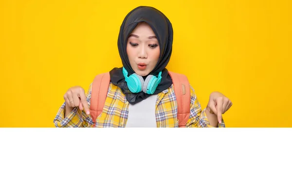 Cheerful Young Asian Muslim Woman Student Plaid Shirt Headphones Backpack — Foto Stock