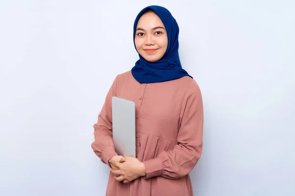 Smiling Young Asian Muslim Woman Pink Shirt Holding Laptop Looking — Foto Stock