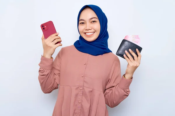 Smiling Young Asian Muslim Woman Pink Shirt Holding Mobile Phone — Stok Foto