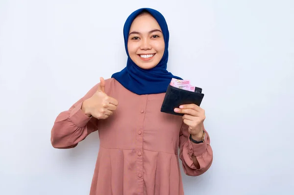 Smiling Young Asian Muslim Woman Casual Shirt Holding Wallet Full — Foto Stock