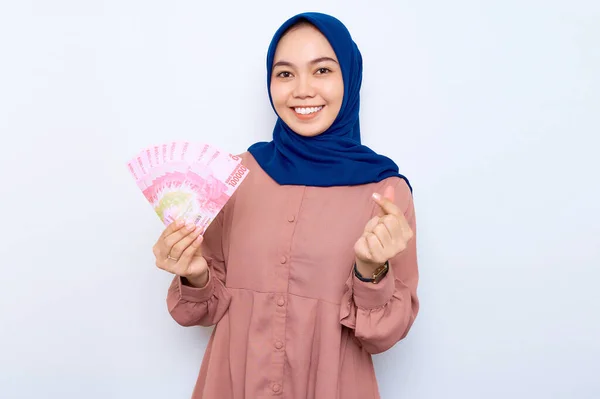 Smiling Young Asian Muslim Woman Pink Shirt Holding Money Banknotes — Fotografia de Stock