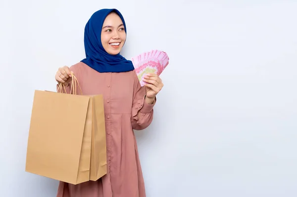 Smiling Young Asian Muslim Woman Pink Shirt Holding Money Banknotes — Photo