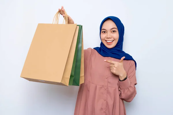Cheerful Young Asian Muslim Woman Pink Shirt Pointing Finger Package — Φωτογραφία Αρχείου