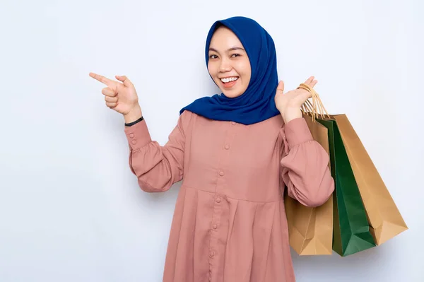 Cheerful Young Asian Muslim Woman Pink Shirt Holding Package Bags — Stock Fotó