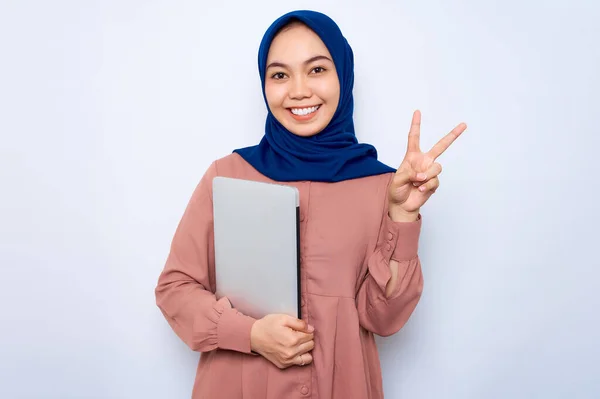 Cheerful Young Asian Muslim Woman Pink Shirt Holding Laptop Showing — Stok fotoğraf