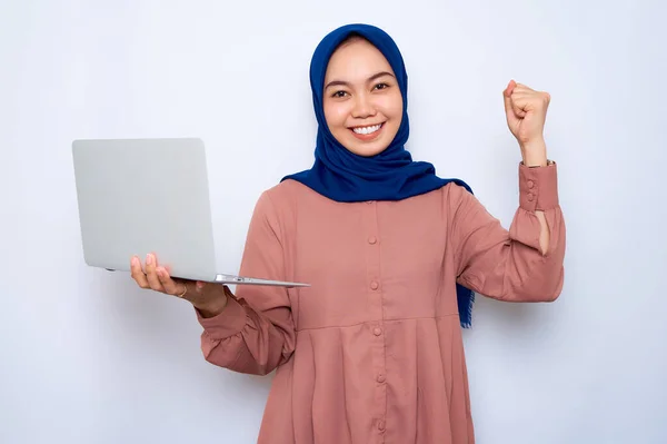 Cheerful Young Asian Muslim Woman Pink Shirt Holding Laptop Celebrating — Stok fotoğraf