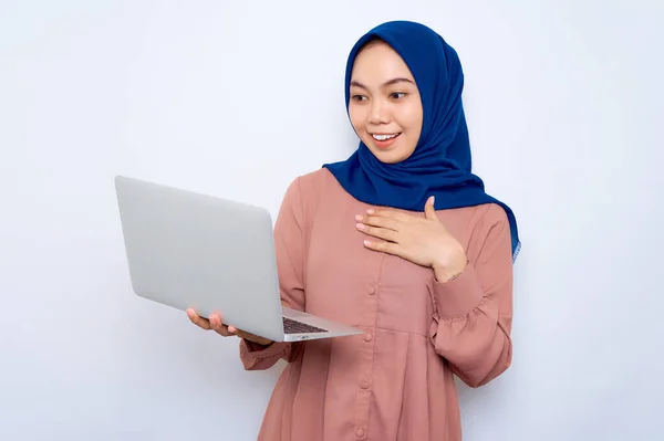 Excited Young Asian Muslim Woman Pink Shirt Holding Laptop Isolated — Foto Stock