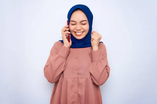 Excited Young Asian Woman Pink Shirt Talking Mobile Phone Doing — Stockfoto